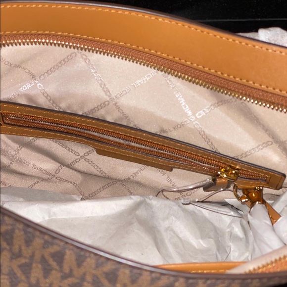 Michael Kors Shoulder Bag NWT *SALE* - Picture 2 of 9